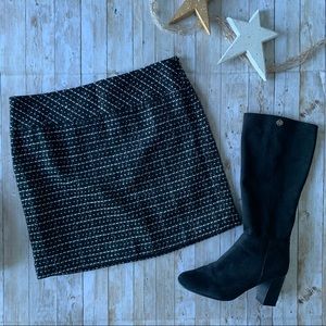 Classic Ann Taylor Loft Black and White Mini Sz 4